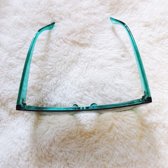 Greta Green Oversized Statement Sunglasses - Picture 4 of 10